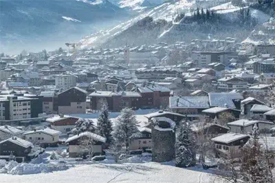 Magasin Intersport Bourg-Saint-Maurice zone commerciale Super U